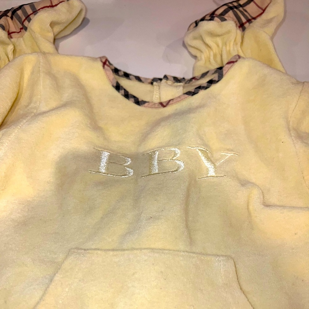 Burberry footsie in gender neutral, yellow color.